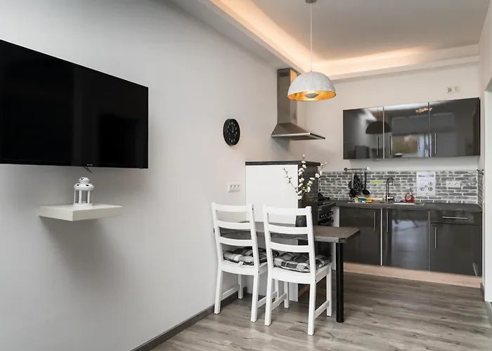 Black & White Apartment Ilmmunster